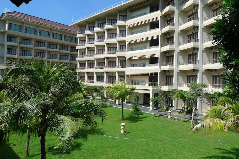 Lombok Raya Hotel Матарам Экстерьер фото