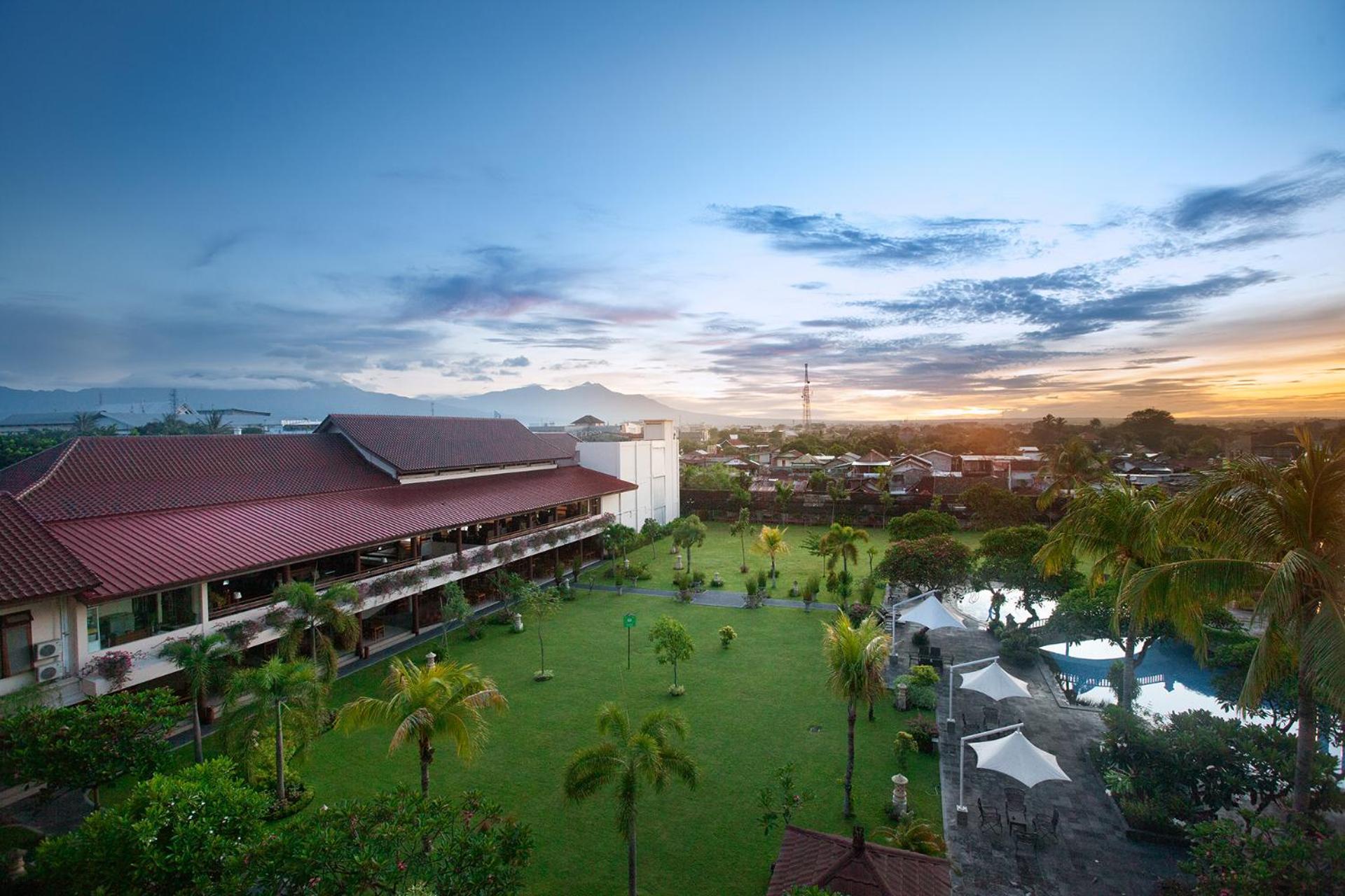 Lombok Raya Hotel Матарам Экстерьер фото